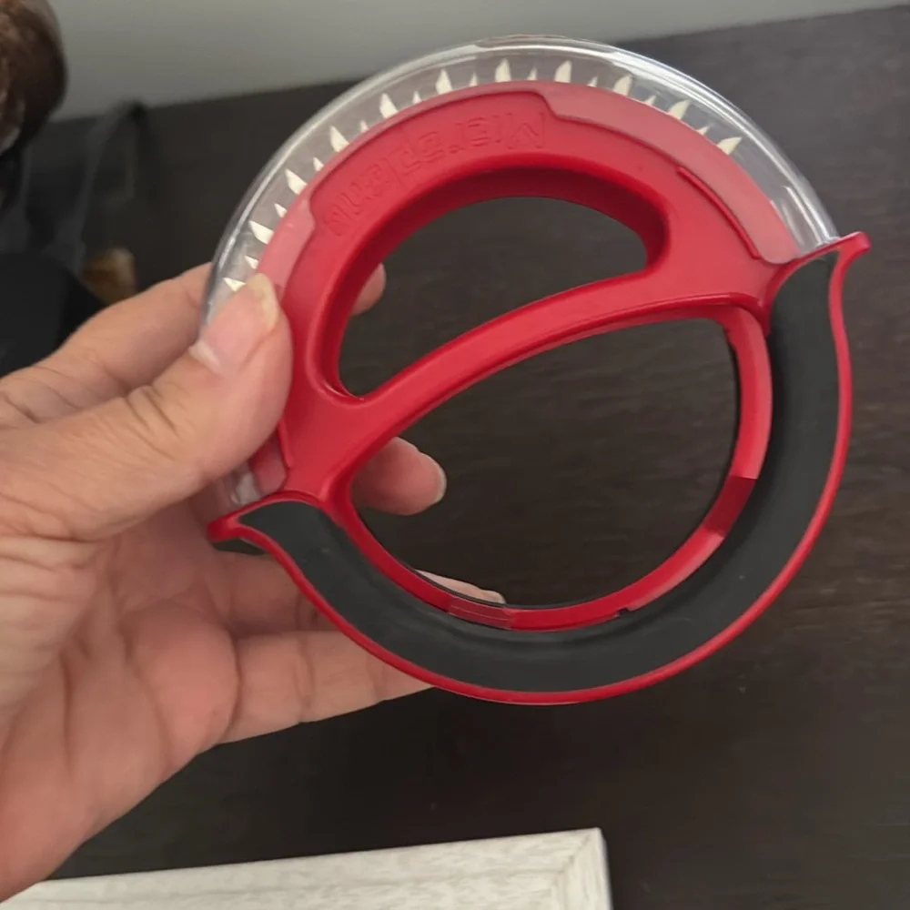 New World Market Round Circular Meat Tenderizer Rolling Blade NWT